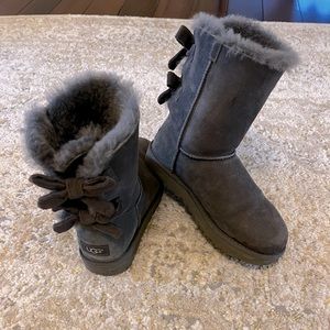 Gray ugg boots with bows